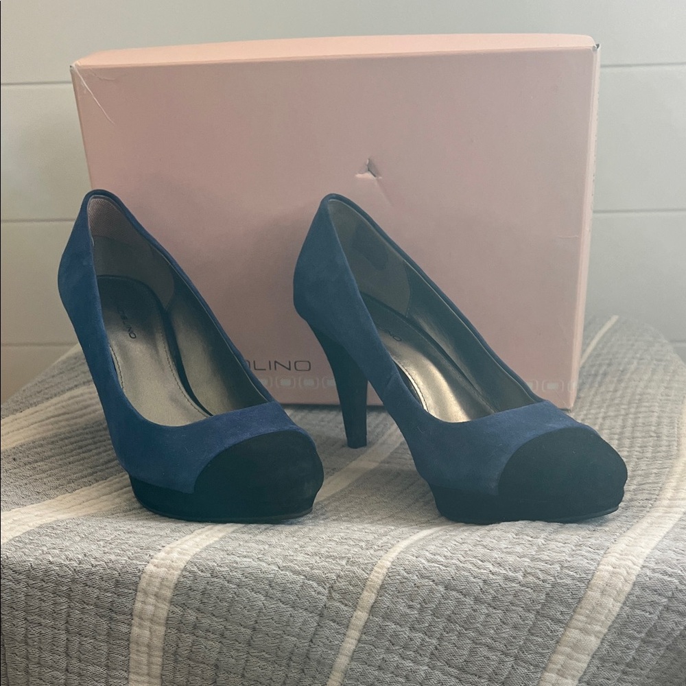 Bandolino Elegant Navy and Black Heels